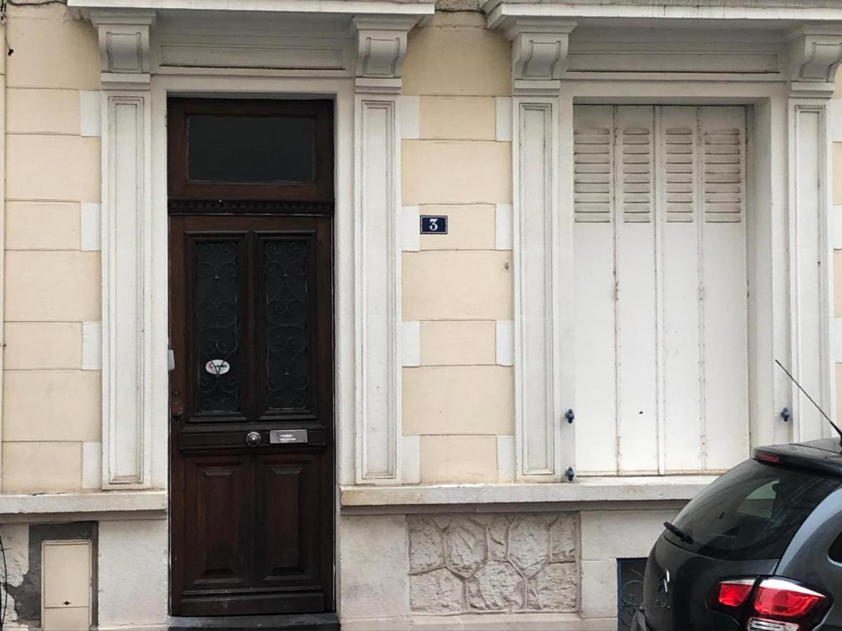 Appartement F3 agréable Vichy Esterno foto